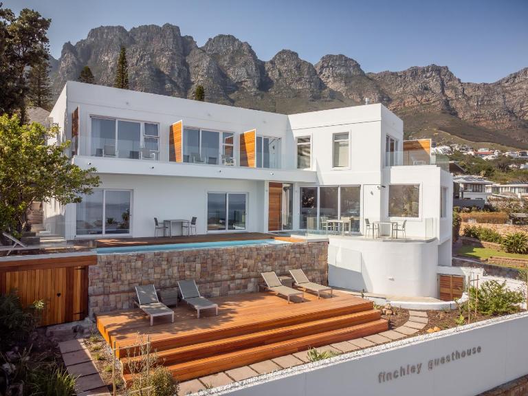 Finchley Guesthouse in Camps Bay - B&B Cape Town