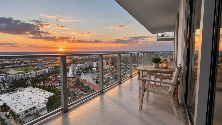 Luxury 3-bedroom with breathtaking view - One free valet parking - B&B Hollywood