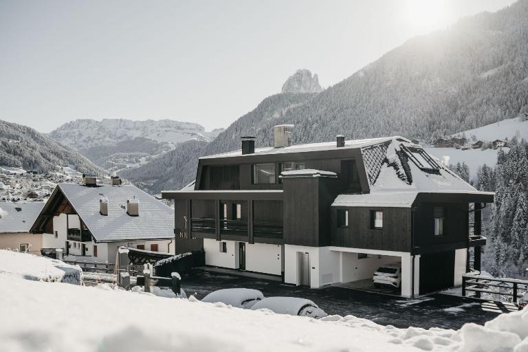 Dolomites Chalet Niuasi - B&B Urtijëi