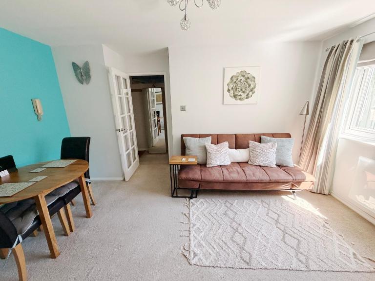 Beautiful Peaceful Studio Flat - B&B Waltham Abbey