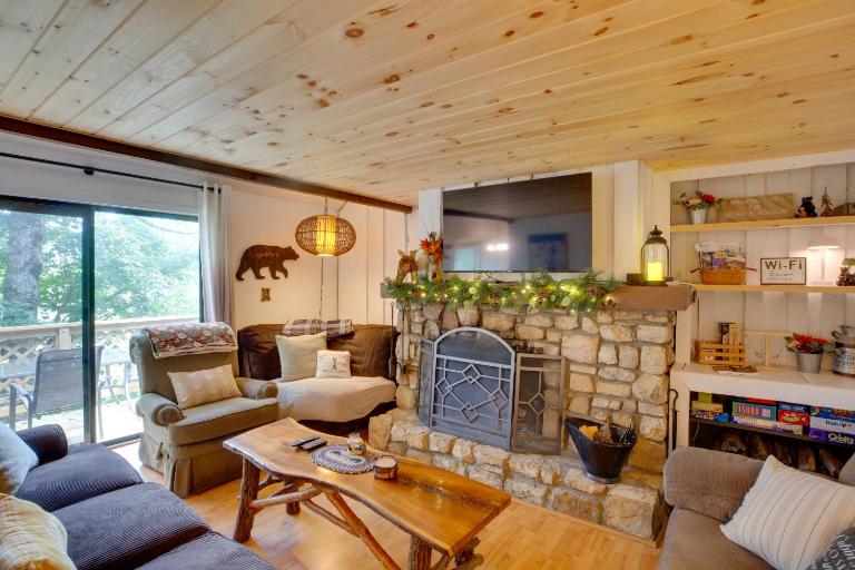 Steps to Sugar Mountain! Condo w/ Furnished Deck - B&B Sugar Mountain