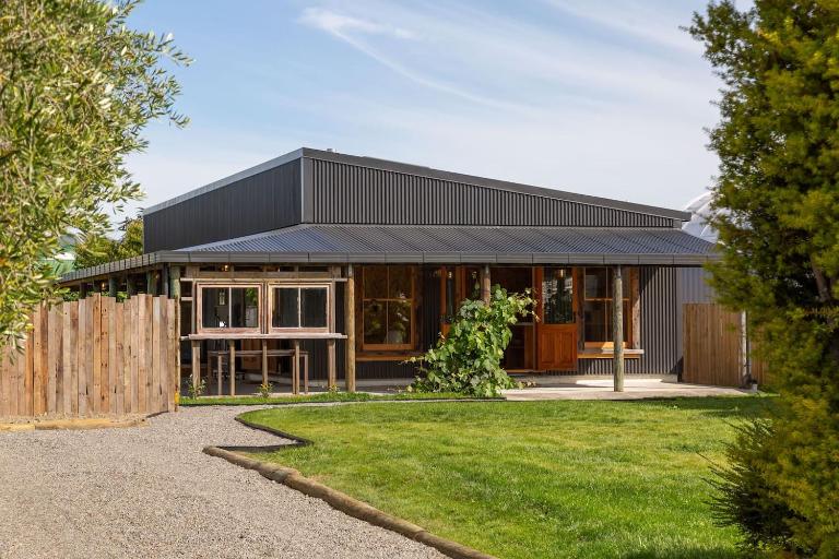 Quirky & Cool on Cork - B&B Martinborough