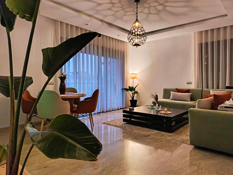 Modern & Stylish Premium, 5 min by foot to TGV Agdal, Tram station & Corniche - B&B Rabat
