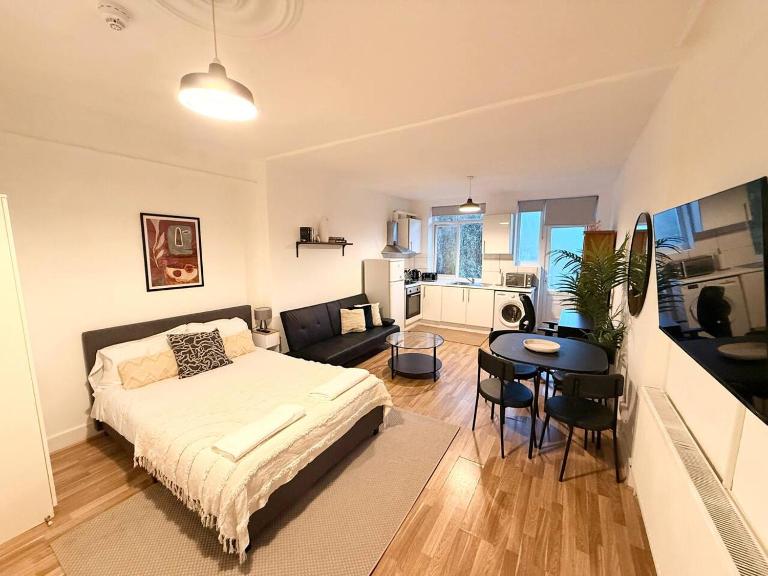 Winchmore Hill- Ground Floor Studio - Ferienwohnung Winchmore Hill