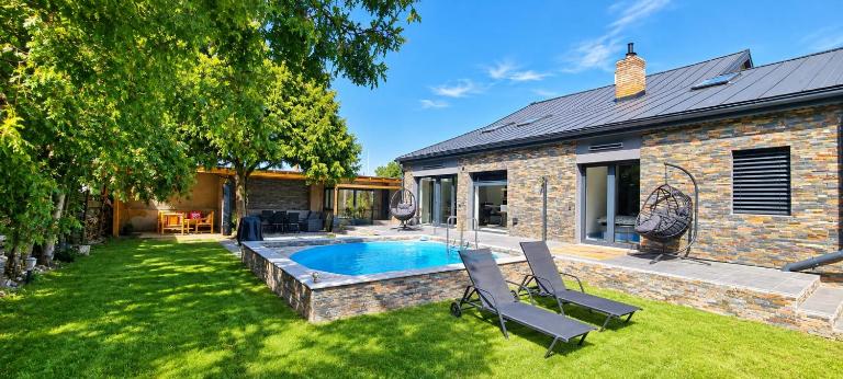 Luxury apartment with garden and pool - Bed and Breakfast Praag