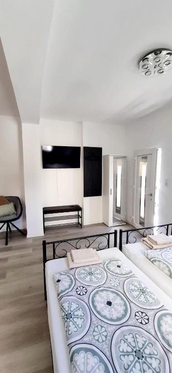 Studio mit Küche und eigenem Eingang hinter dem Haus - B&B Heilbronn