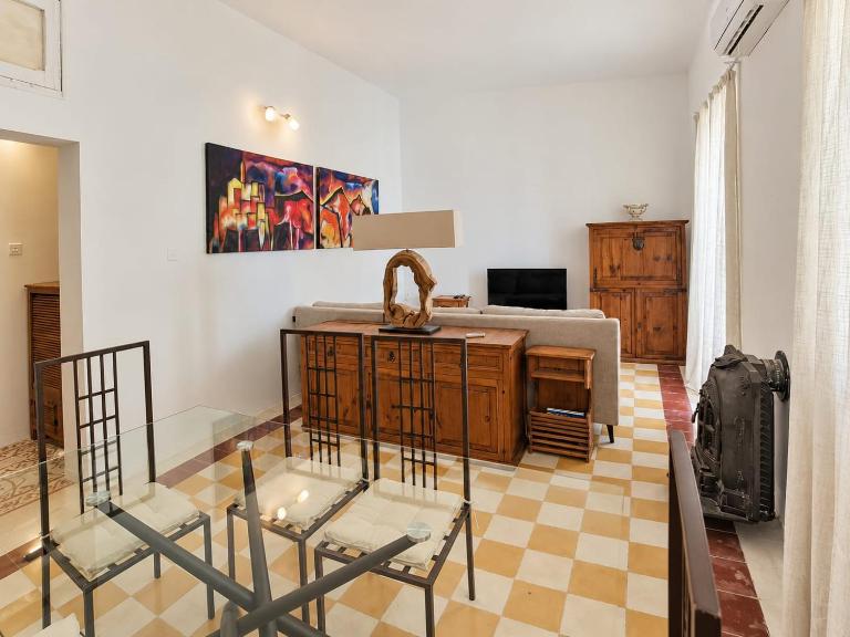 Bright 3 Bed, 3 Bath Sliema Seaside Apartment - B&B Sliema