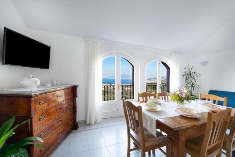 SorrentoVibes - Sea view Rooftop Apartment with Jacuzzi & Garden - Ferienwohnung Sorrent