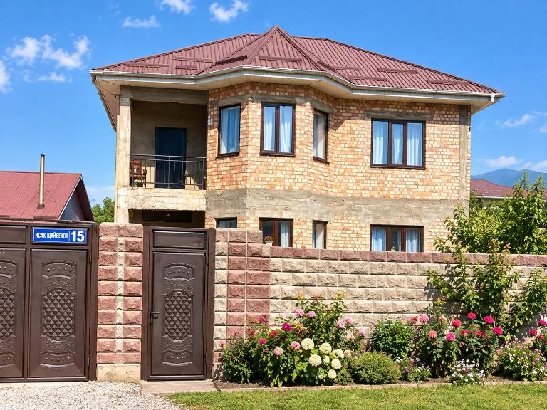Abinur Guest House - B&B Karakol