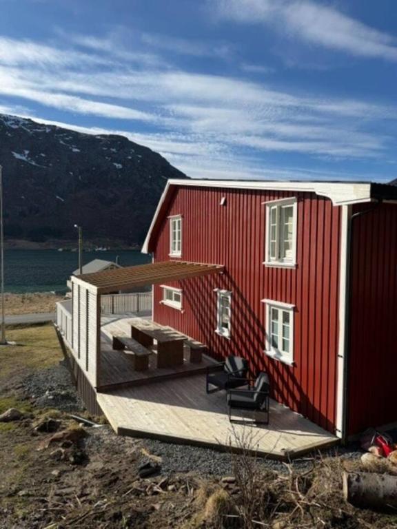 Villa ihugas - A modern Family Home close to the sea - Bed and Breakfast Skjelfjord