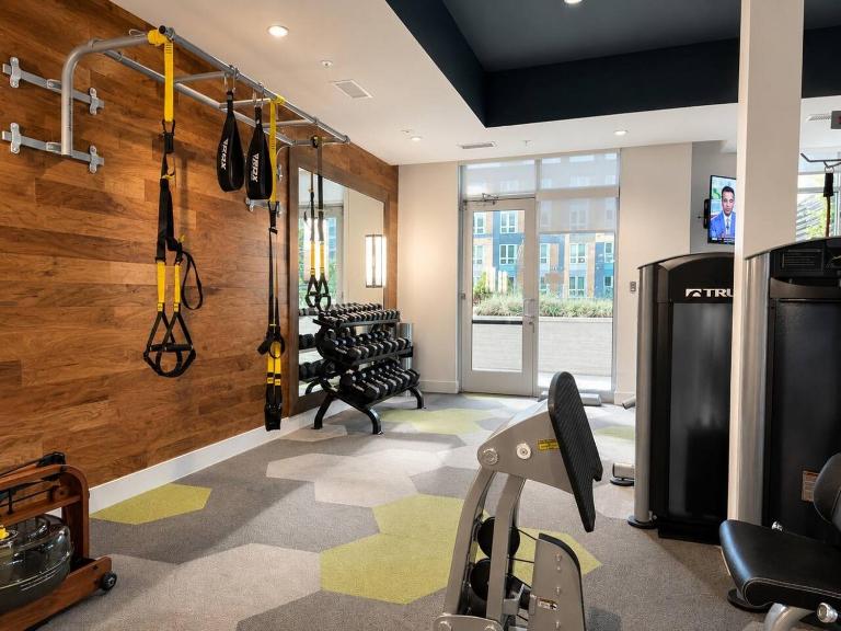 Luxury Uptown Charlotte 2BR Rooftop Pool Gym & Skyline Views - B&B Charlotte