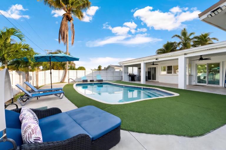 Ivory House- Private Retreat with Pool Near Beach - B&B Hollywood