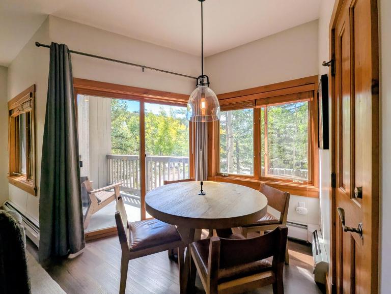 Expedition Station 8561 by SummitCove Lodging in Colorado - B&B Keystone