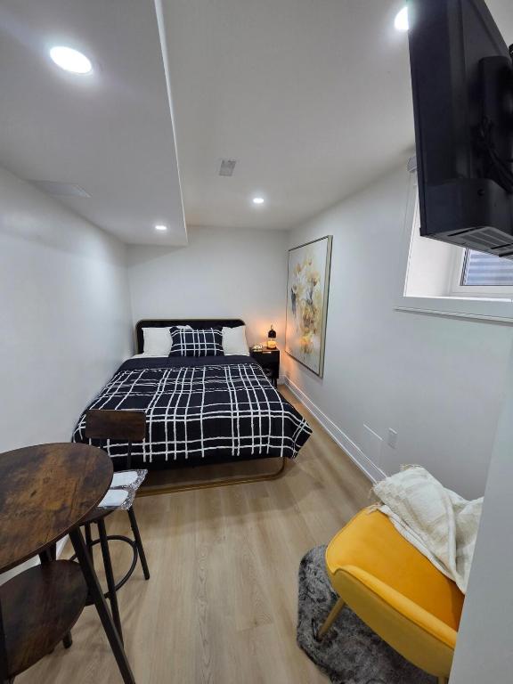 Stylish Studio Suite - B&B Brampton