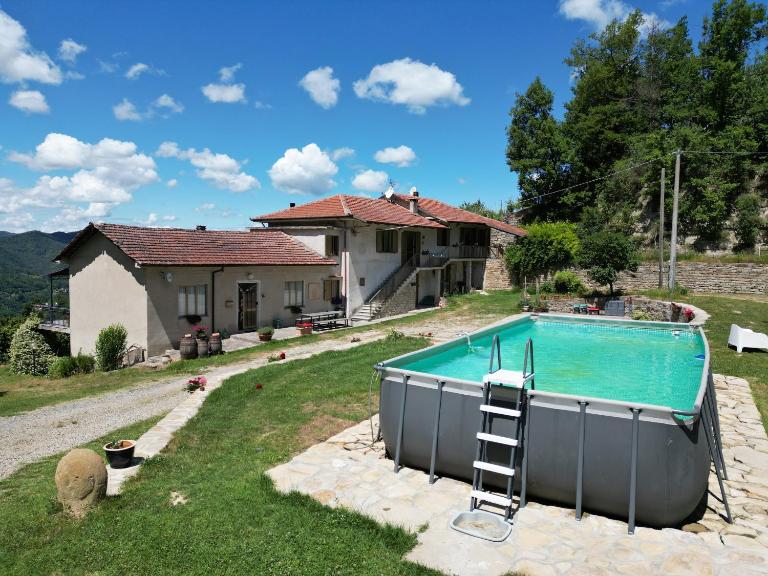 La Cuccia del Sole Panoramische appartementen met zwembad - B&B Cortemilia