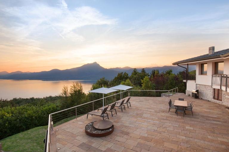 Villa Viu with Pool and Lake View - B&B Torri del Benaco