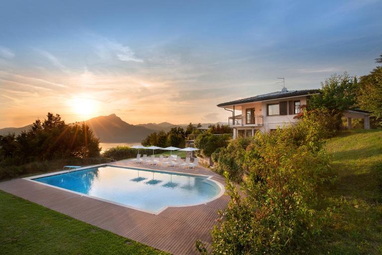 Villa Viu with Pool and Lake View - Chambres d'hôtes Torri del Benaco