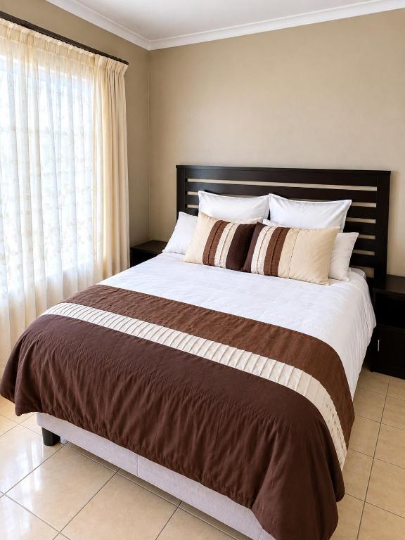 Private En-Suite Room, 10 Min to O R Tambo - Ferienwohnung Boksburg
