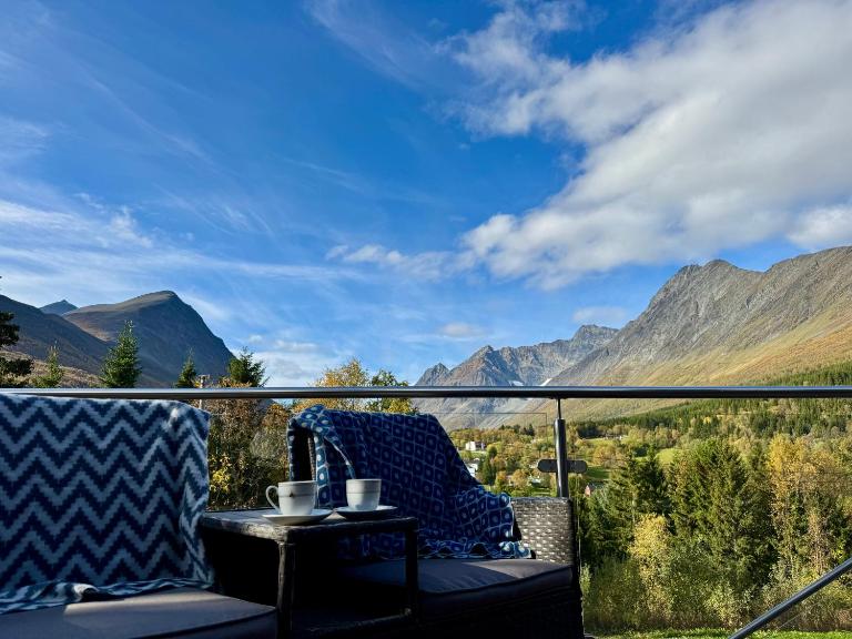 Lyngen Villa Apartment - Chambres d'hôtes Leangen