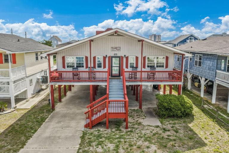 Carolina Roost Renovated Cherry Grove Home Near Beach Pier - B&B Myrtle Beach
