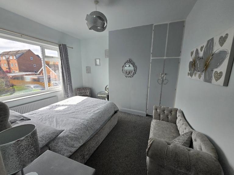 3 Bedroom house, close to woodland, chesterfield and peak District - Bed and Breakfast Brimington