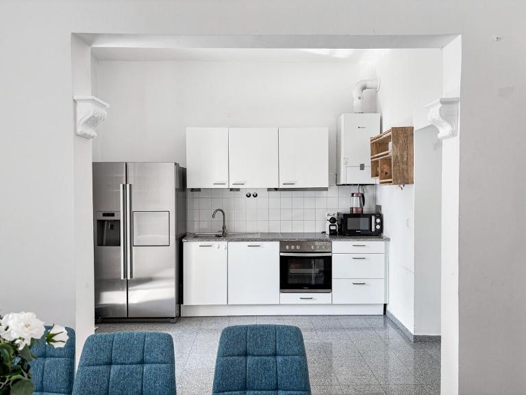 Group-Friendly 3BR I Near Metro and Main Station - Bed and Breakfast Wenen