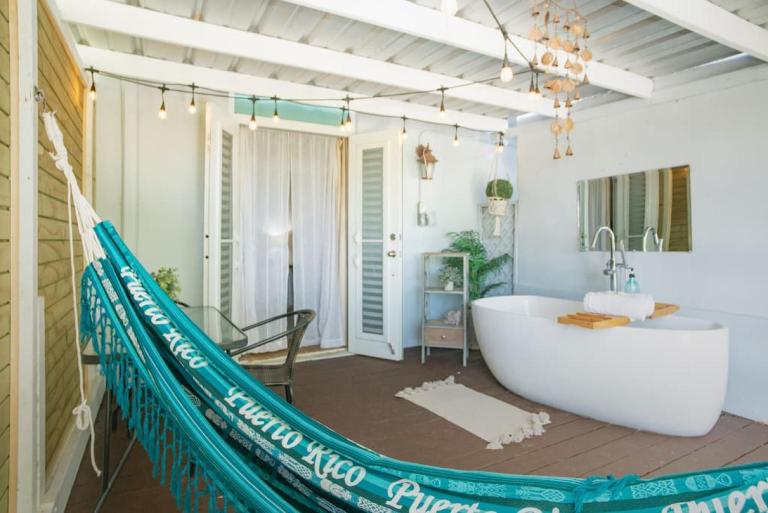 Casa Loba Suite 1 with an outdoor tub - Chambres d'hôtes Rincon