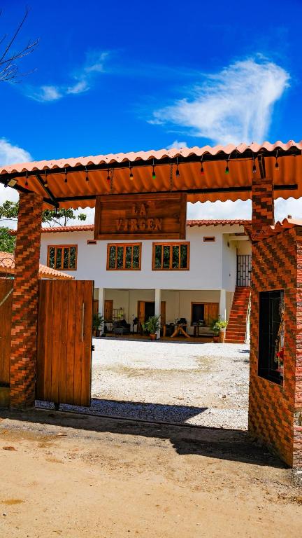 Casa hotel la virgen doradal - Bed and Breakfast Doradal