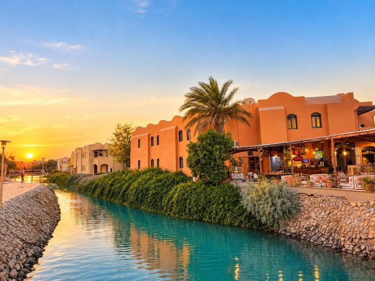El Gouna Kafr 2-Bedroom Ground-Floor Apartment & WiFi - Bed and Breakfast Hurghada
