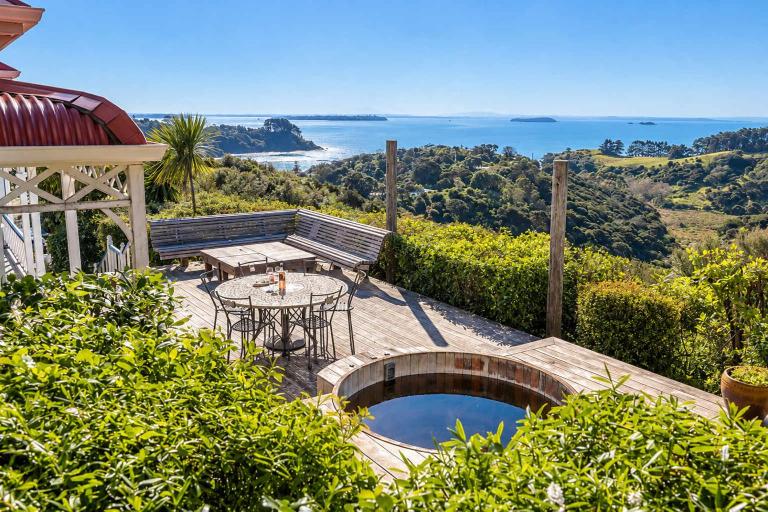 Crescent Villa - Stay Waiheke - B&B Ostend