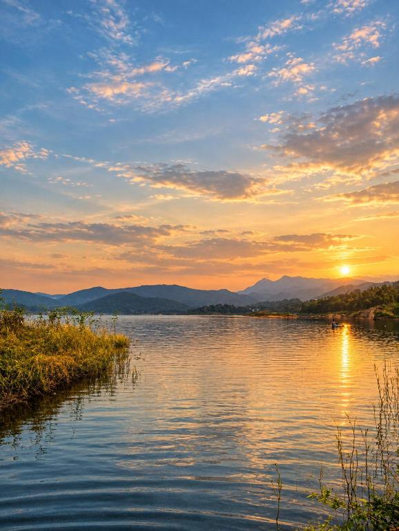 Elee Villa - Waterfront Retreat with Victoria Reservoir & Mountain Views - B&B Teldeniya