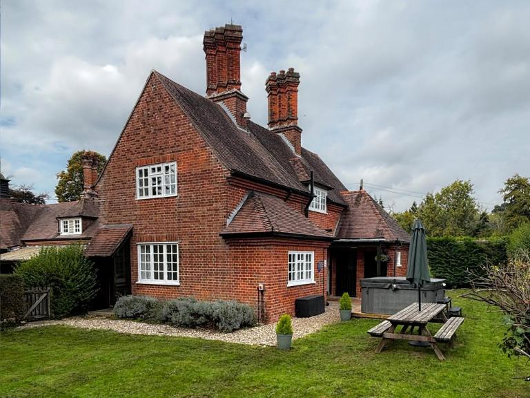 Stables Cottage by Group Retreats - B&B Salisbury
