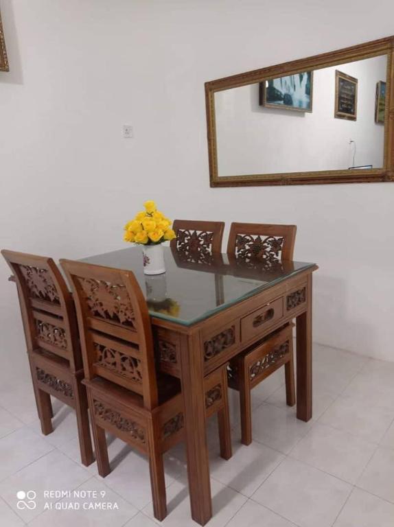 Rumah Penginapan - Bed and Breakfast Yan Besar