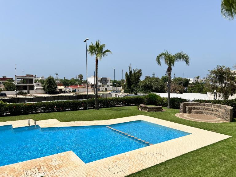 Cosy Duplex, Pool & Free Parking Steps to Beach - Ferienwohnung El Harhoura