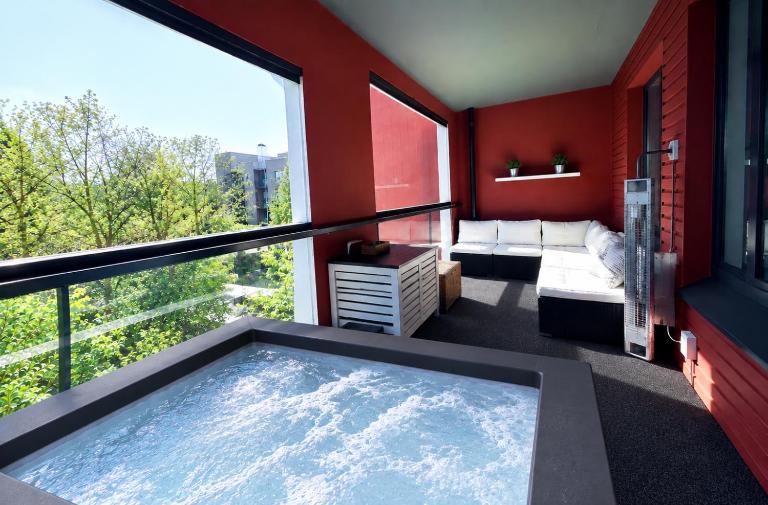 Sauna & outdoor hot tub, 6 people, Parking, AC, 2BR - B&B Helsinki