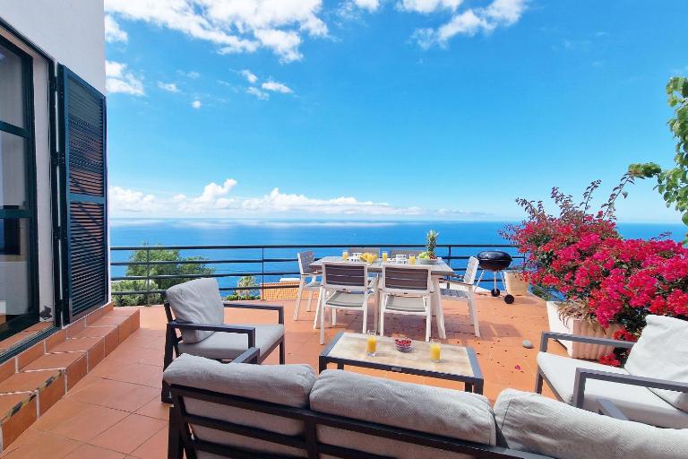 Vivenda da Esquina - Pool & Sea view by LovelyStay - B&B Caniço