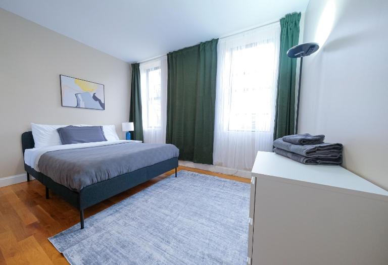 Sunny 4BR/2BA Retreat in Morningside Heights, NYC - Ferienwohnung New York City