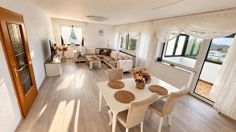 Spacious 2-Bedroom Apartment with Parking & Conservatory - B&B Herne