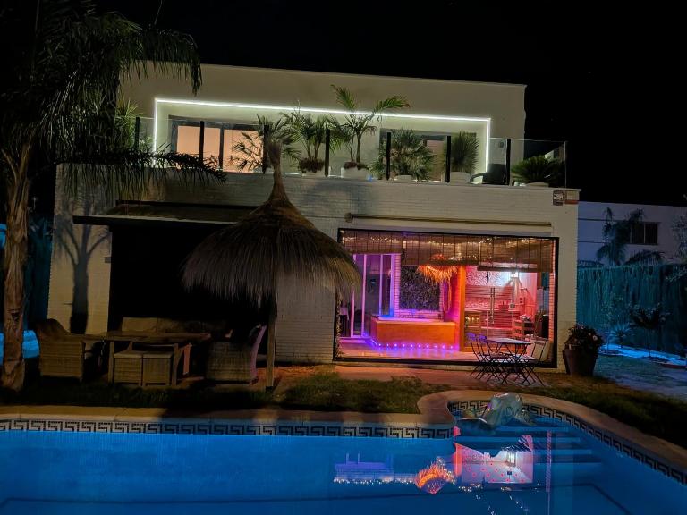 Villa lujosa con spa, piscina y sala de juegos PRIVADOS - B&B Miami Platja