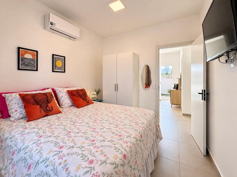 Apto térreo aconchegante e privativo em Tijucas - Bed and Breakfast Tijucas
