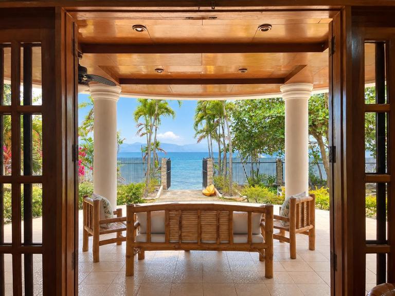 Private beachfront accommodation with ocean view and direct reef access - Chambres d'hôtes Moalboal