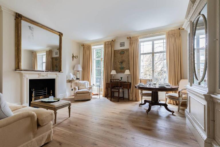 Brompton Square VI by onefinestay - B&B London