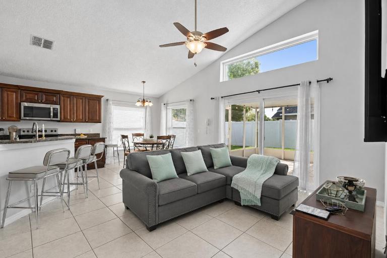 The Cozy Sanctuary - Sleeps 8, Near Parks and Airport - Ferienwohnung Orlando