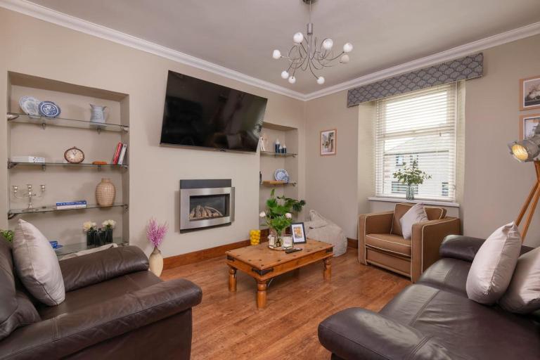 4-Bed House sleeps 8 Groups & Work Stays - Ferienwohnung Penrith