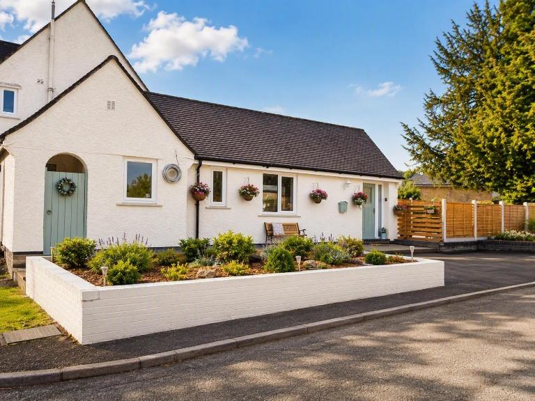 House Sleeps up to 4 with free Parking and Pets Welcome! - Bed and Breakfast Llanfyllin