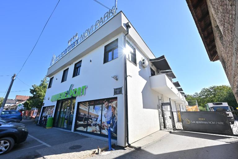 Lux apartmani Novi Park - Bed and Breakfast Vrdnik