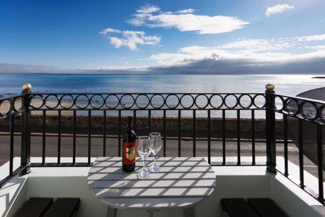 BlueSeaView Apartment with fabulous sea views - B&B Newcastle