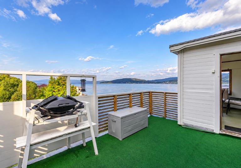 Spacious seaside apartment with balcony - Chambres d'hôtes Sørreisa