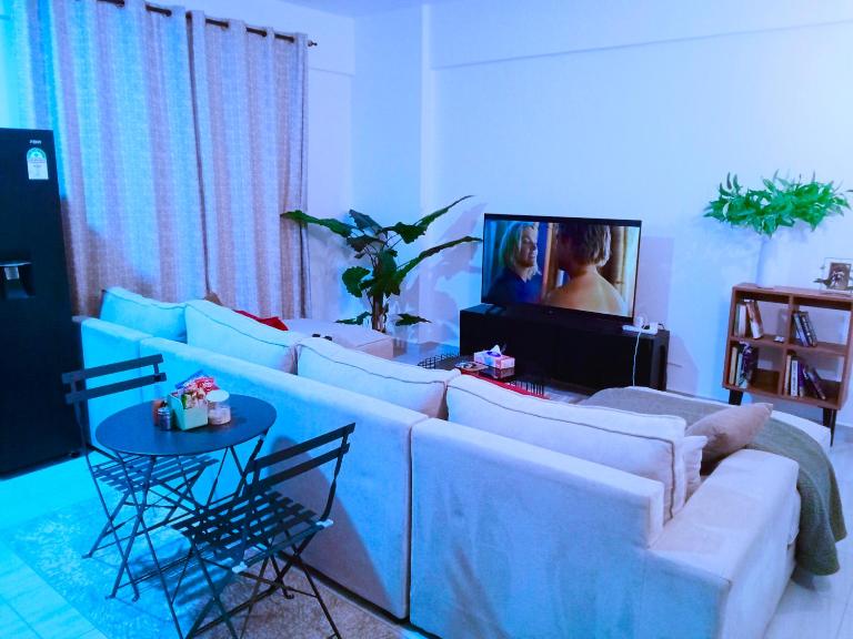 Sunset Bespoke Letting - Modern Ruaka Stay Near UN, Two Rivers - B&B Nairobi