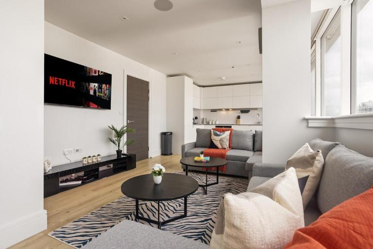 1 Min Walk to Wembley Stadium Sleeps 10 Gym - B&B London